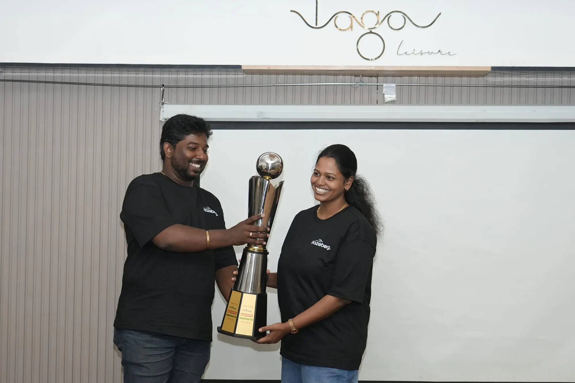 Indhu receiving her trophy